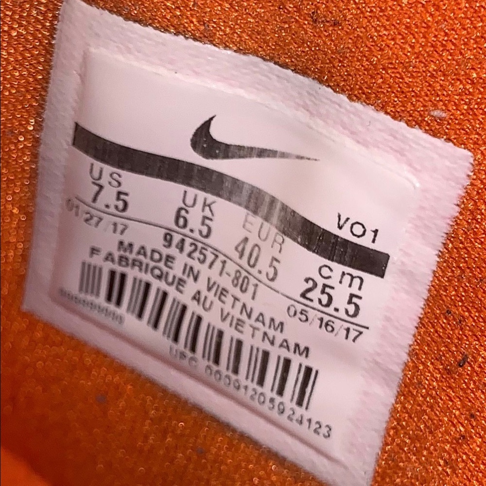 Nike Hyperdunks - Picture 4 of 4